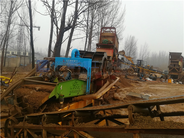 山東棗莊-細(xì)沙回收機(jī)現(xiàn)場27.jpg