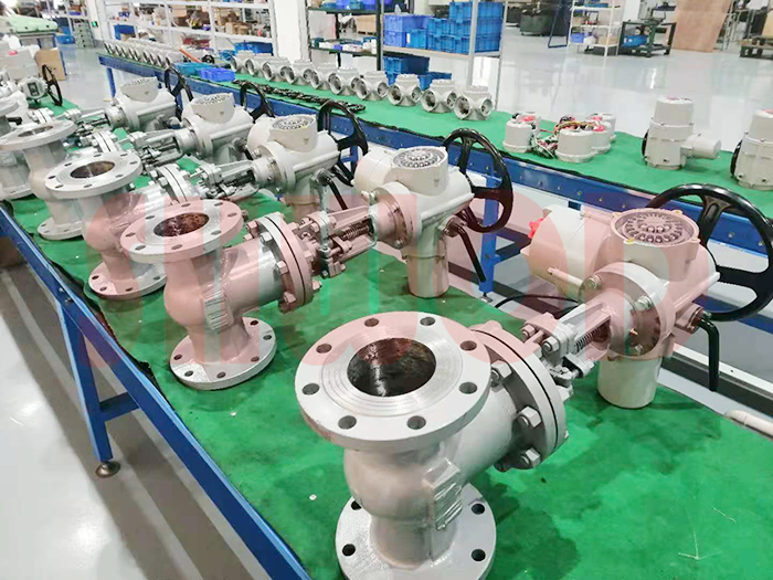 電動(dòng)閘閥打包中